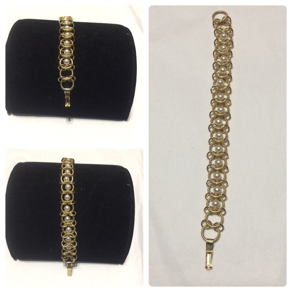 Cute circle with pearls bracelet - gold tone